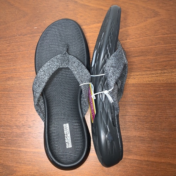 Skechers Ladies’ On The Go 600 Flip Flop Sandal - Picture 7 of 12